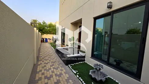🌿 تاون هاوس فاخر في المدينة المستدامة | 3 غرف + فرش كامل + حديقة خاصة!