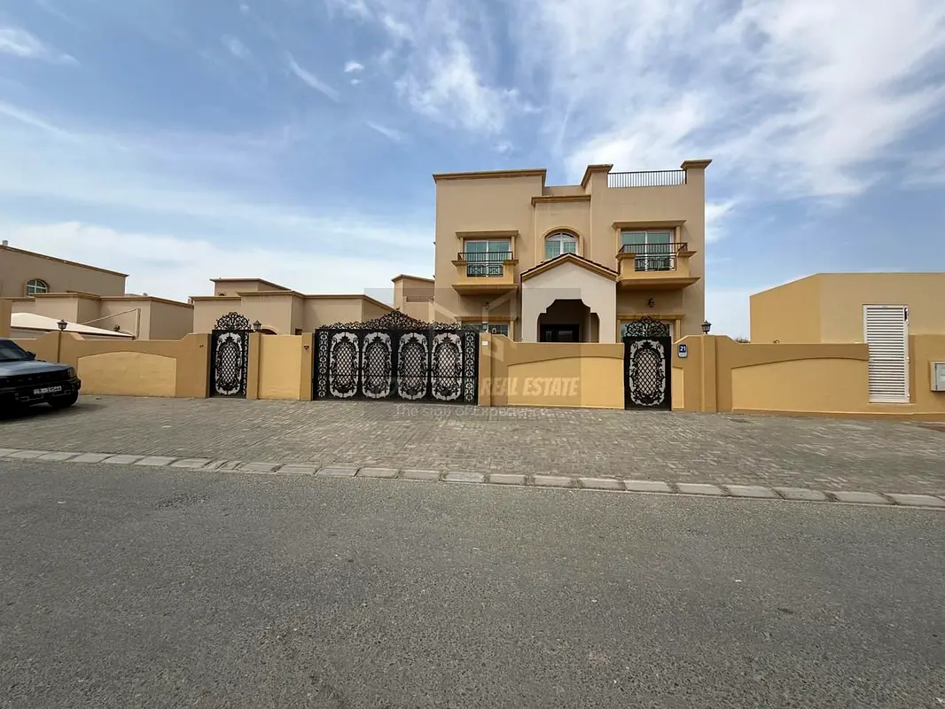 Separate Entrance 5 Master Bedroom Villa Outside Majlis Backyard + Wardrobe