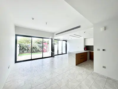 Vacant | Single Row | Close to Pool and Park