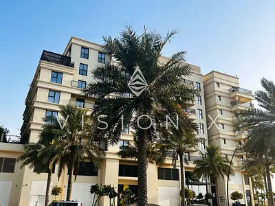 Elegant | Urban Island | Bright Interior