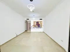 VACANT SOON/SEMI CLOSE KITCHEN /2 BATH/PRIME LOCATION/
