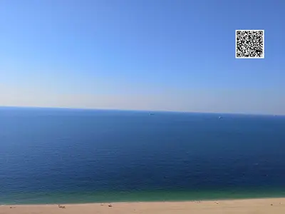عرض مميز 🌟 شقة 3 غرف وصالة بإطلالة بانورامية على البحر 🌊 وإطلالة مباشرة على البحر 🏙️ — بمساحة واسعة