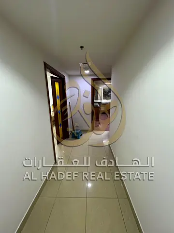شقة غرفتين وصالة للإيجار في المجاز 3 الشارقة | تكييف على المالك + باركن مجاني | طوابق مرتفعة | تبدأ من 55,000 درهم