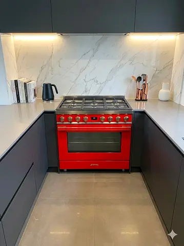 SMEG LATEST MODEL 6 BURNER GASS/ELECTRIC top gass and oven electric with dual fan red colour 90cm