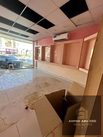 فرصة استثمارية مميزة للإيجار في منطقة الروضة 3 على شارع الشيخ عمار مباشرة،
