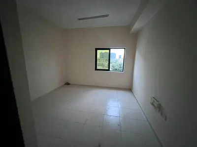 استوديو للإيجار السنوي في الراشدية 2 عجمان مطبخ منفصل مساحة كبيرة قريب من الجمعية التعاونية وبرج الساعة وتكييف مركزي