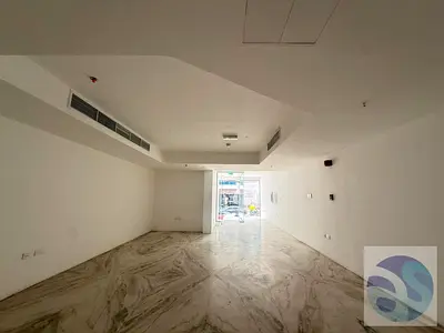 Ready To Move | Cozy Fitted Shop| Chiller free