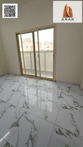 للإيجار السنوي شقة غرفتين وصالة – العالية  الموقع: Al Alia قريبة من Al Ghuroob Tower، في موقع مميز قريب من الخدمات والطرق الرئيسية.  تفاصيل الشقة: غرف