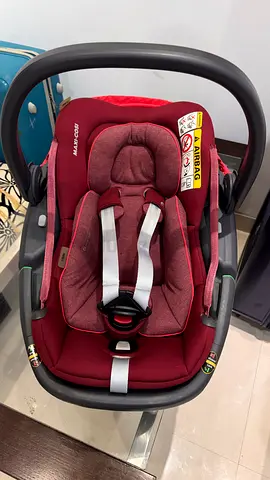 Maxi-Cosi Coral 360, infant car seat — barely used, clean and in good condition