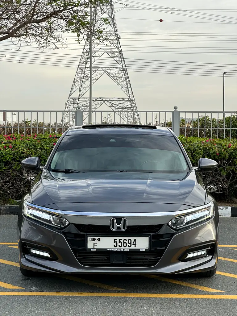 Honda Accord 2018 — photo 1 of 15