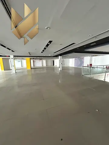 للإيجار معرض فاخر بمواصفات عالية للمستثمرين