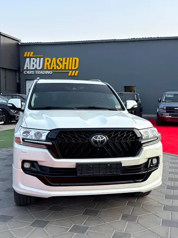 Toyota Land Cruiser VXR 2019 - GCC Specs - Excellent Condition