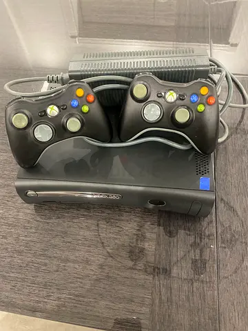 Microsoft Xbox 360 elite (with controllers) excellent condition