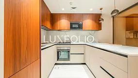 FULLY UPGRADED | VACANT | TOP FLOOR