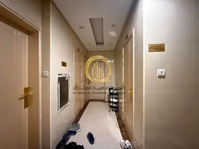 Building for sale in Muwaileh, located on 18th Street and next to the mosque, owned by citizens and GCC nationals.