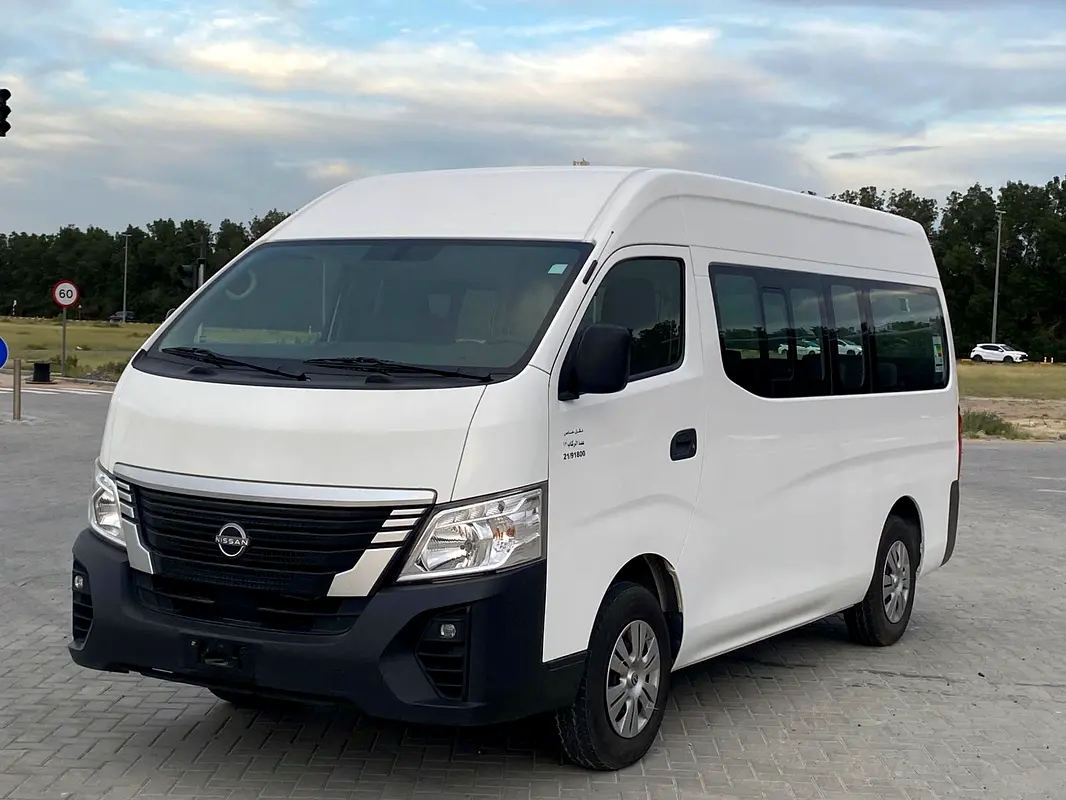 Nissan Urvan 2023 — photo 1 of 15