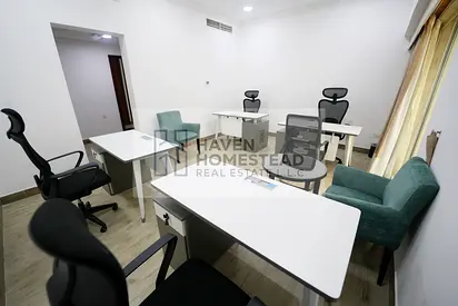 4 SEATER | OFFICE SPACE | NEAR METRO