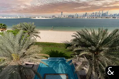 Renovated | Beachfront | Vacant | Elevator