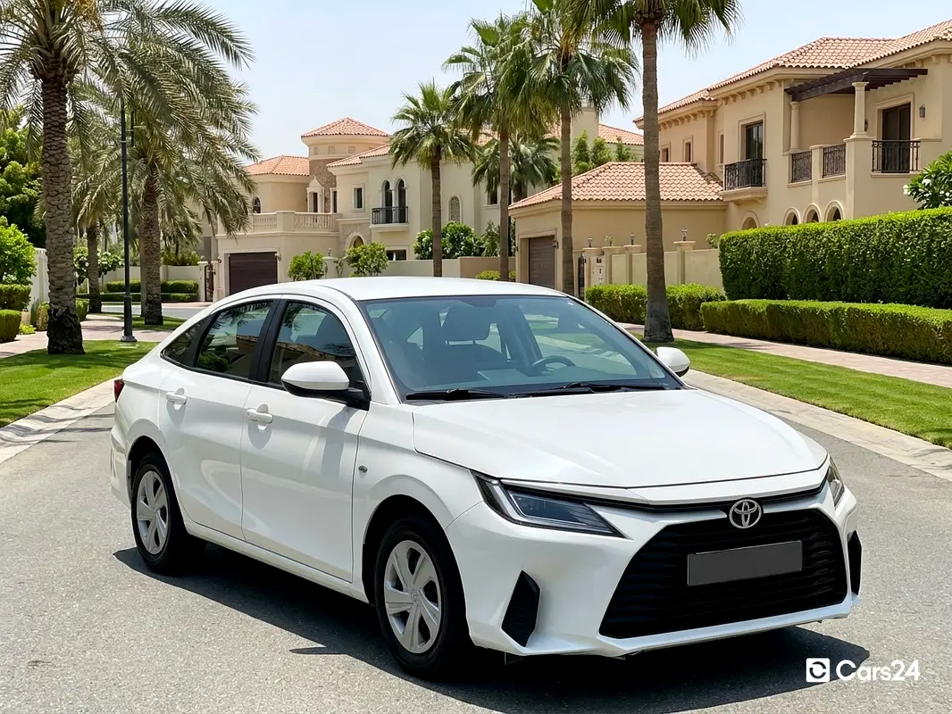 Toyota Yaris 2023 — photo 1 of 12