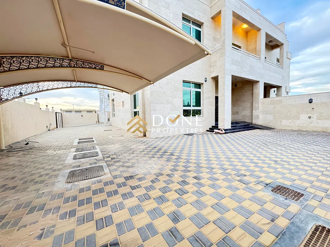 Hot offer luxury 4bedroom sparte majlis /waderobe/Master bedroom/parking/only jest 120k