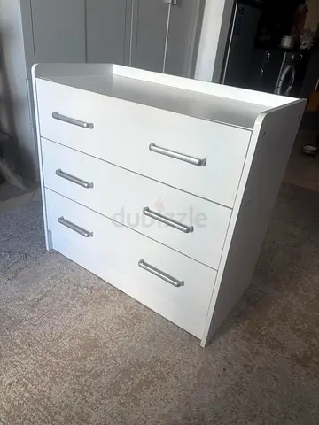 Chest of drawers 77x39x72 few dents