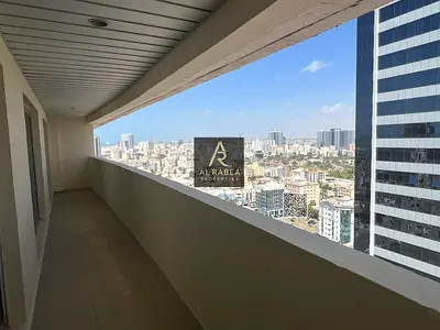 للإيجار شقة واسعة ومميزة في منطقة الراشدية 3 على شارع خليفة، تتميز بموقع استراتيجي قريب من جميع الخدمات والمرافق الحيوية مثل المدارس والمحلات التجارية
