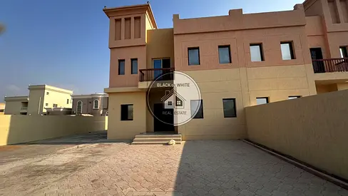 فيلا عائلية واسعة | 3 غرف نوم غير مفروشة | قصيدات