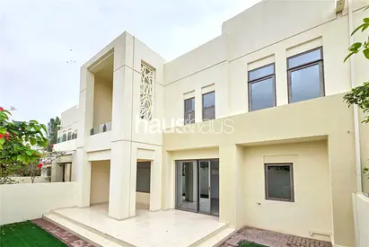 Single Row| Landscaped garden | Family