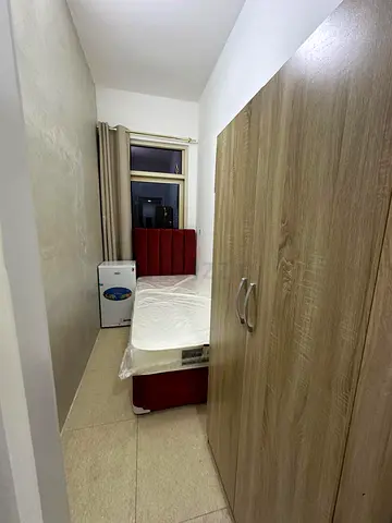 Partition with balcony - 2 Min to DMCC Metro  Marina Mall - Ladies Only