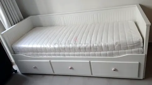 IKEA Elegant White day bed with Drawers