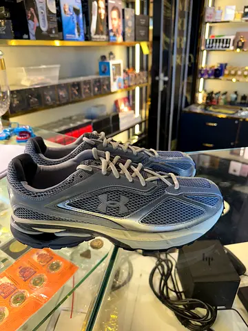 Under Armour HOVR Running Shoes brand new size eur 44