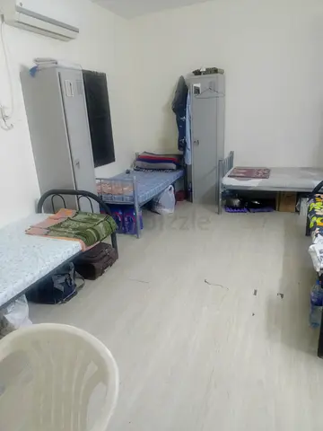 bed space available in rashidiya