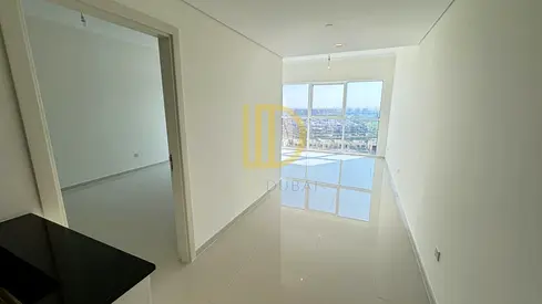 Vacant | Golf Course View | Kitchen Equipped