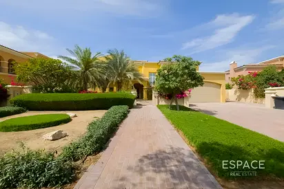 Golf Course View | Huge Plot | Private Pool