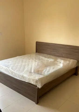 bedroom kind bed