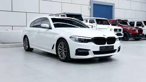 BMW 5-Series 520i M-Kit 2019 - GCC Specs