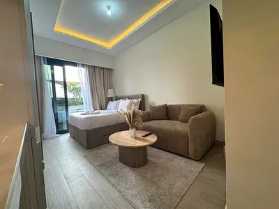 استوديو قياسي يقع في عزيزي ريفييرا 9