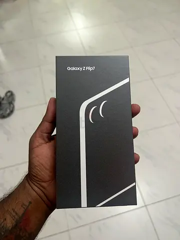 Brand New Samsung Filp 7 FZ at cheapest price ever