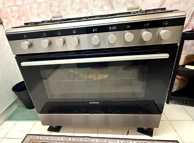 Siemens freestanding stainless steel gas cooker with oven - working