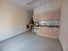 CLOSE TO AL MADENA SHOPPING CENTER FAMILY BUILDING STUDIO ONLY 20k SEPLAT AC BIG OFFER PRIM LOCATION