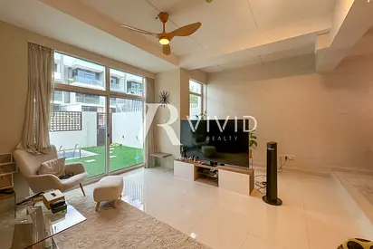 Maid's and Study | Fully Upgraded | Unfurnished