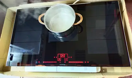 Siemens iQ700 Built-in Induction HOB. Size 90Cm. With original packing. Same like New Condition