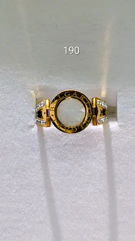 Elegant Ring with Stunning Details