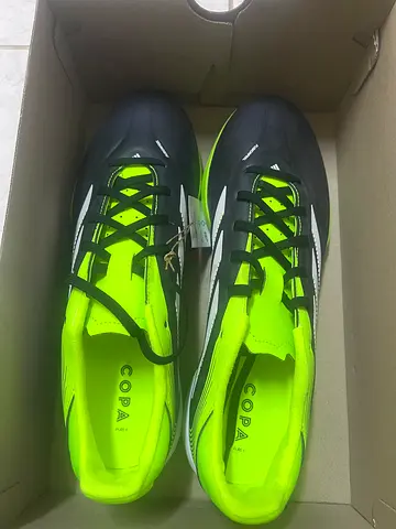 Football shoes