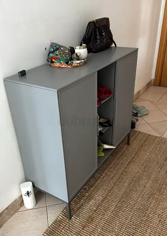 Grey hallway shoe cabinet with middle shelves (used)