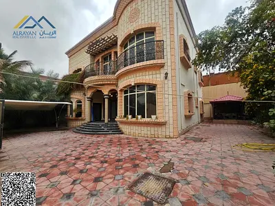 A luxurious and spacious villa, fully maintained, at a negotiable price.