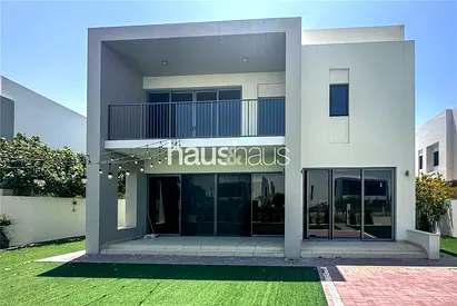 Single row | Close to pool | Open Plan
