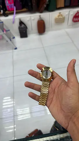 Gold-tone mens wristwatch - pre-owned, working