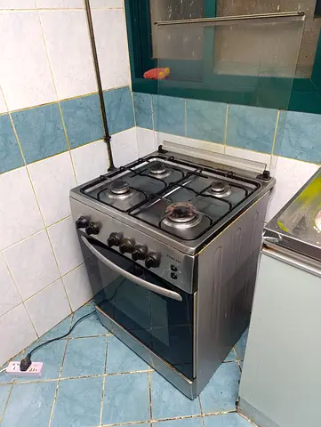 4-Burner Stainless Steel Cooking Range - Fully Functional.