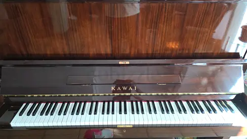 بيانو بحاله ممتازه جدا بيع لدواعي السفر